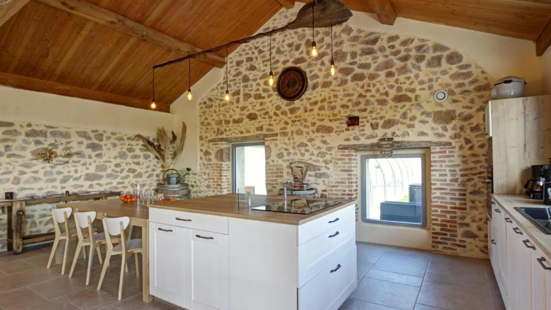 Grande Maison Renovee Avec Piscine Chauffee, Salle De Jeux, Pour 14 Pers. A Sail-Les-Bains - Fr-1-496-301
