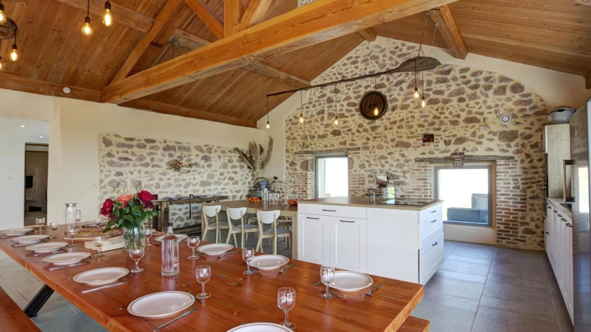 Grande Maison Renovee Avec Piscine Chauffee, Salle De Jeux, Pour 14 Pers. A Sail-Les-Bains - Fr-1-496-301 Holiday home